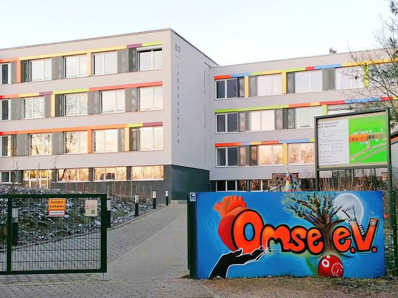 Omse e.V. - der Haupteingang zur Laborschule Dresden